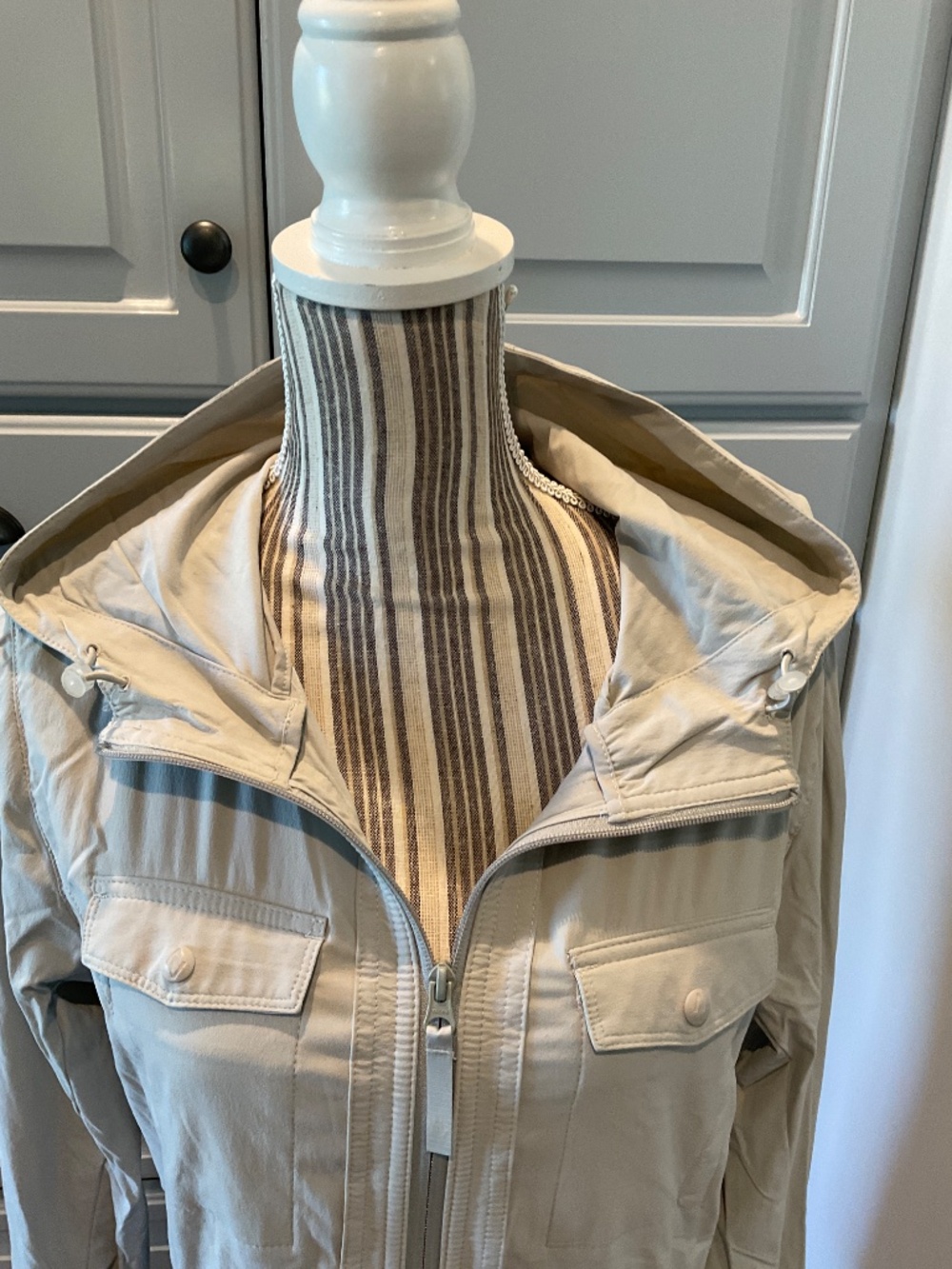 Eddie Bauer Gray Travex Travel Jacket, Size M - Picture 2 of 5